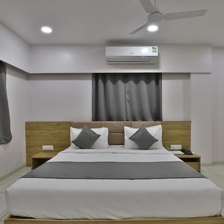 Hotel Monville Group Vadodara Luaran gambar