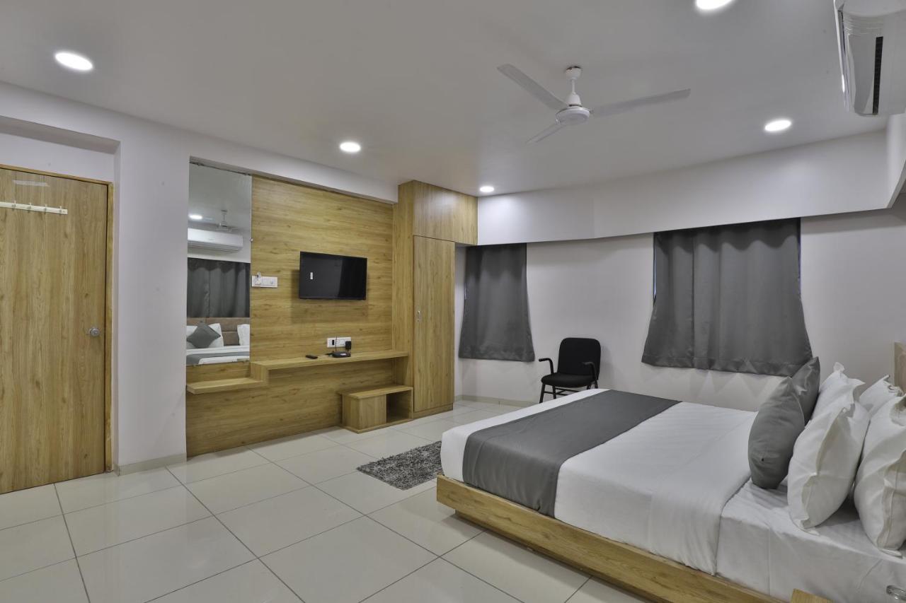 Hotel Monville Group Vadodara Luaran gambar