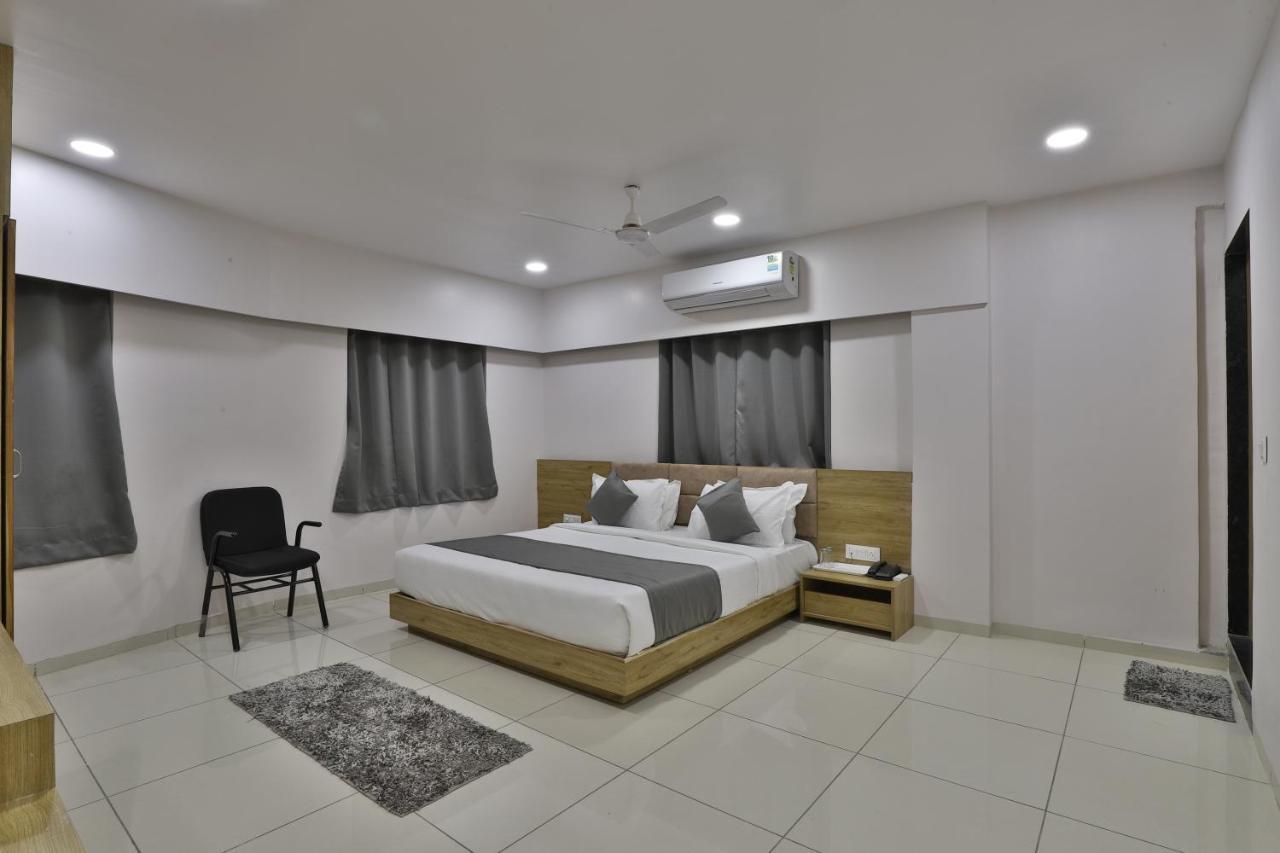 Hotel Monville Group Vadodara Luaran gambar