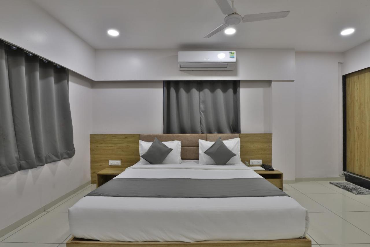 Hotel Monville Group Vadodara Luaran gambar