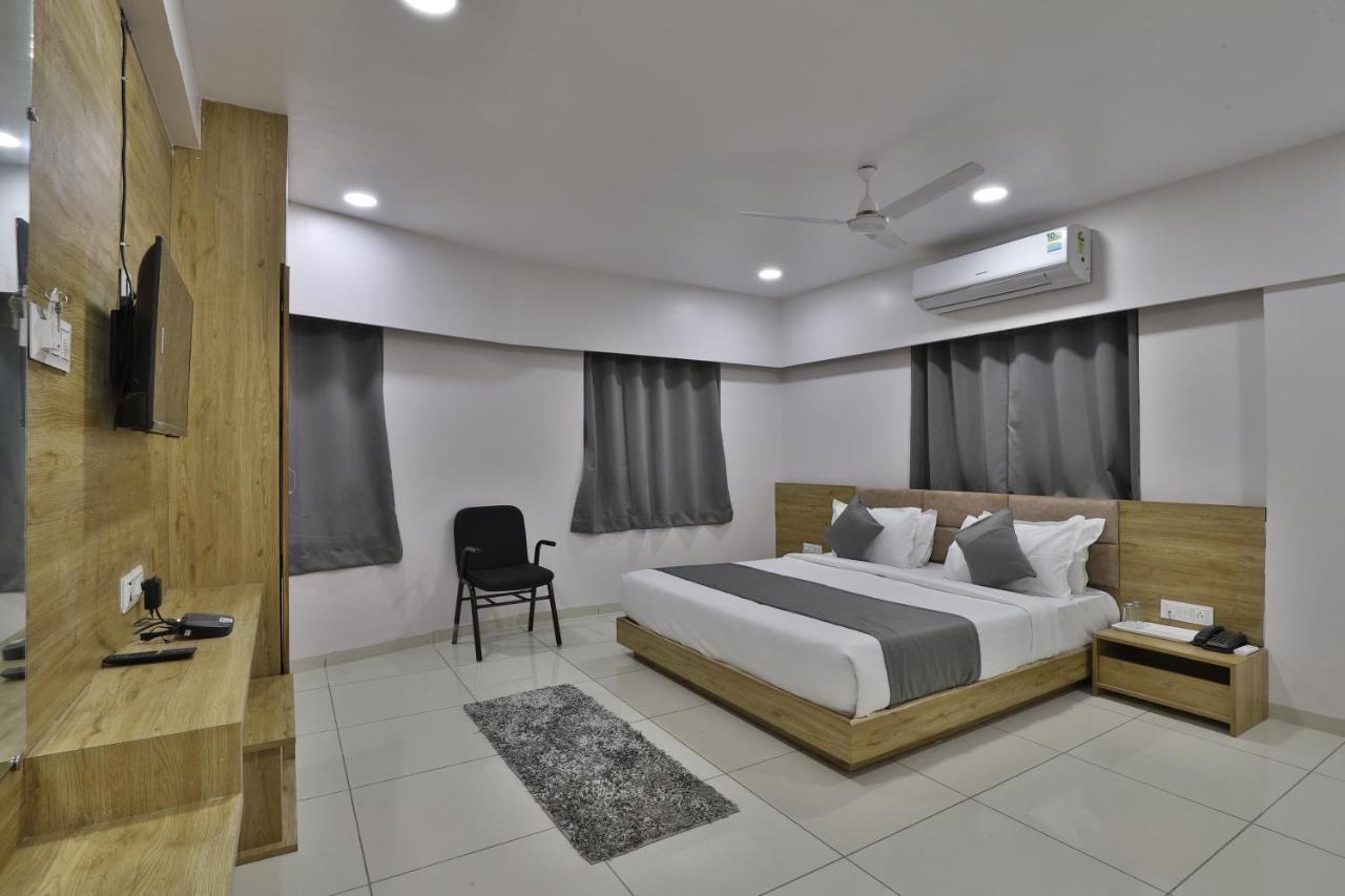 Hotel Monville Group Vadodara Luaran gambar