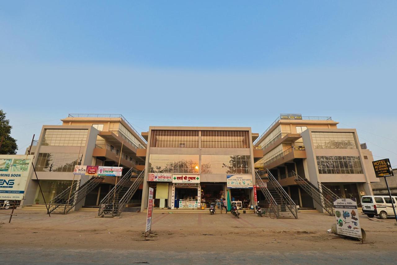 Hotel Monville Group Vadodara Luaran gambar