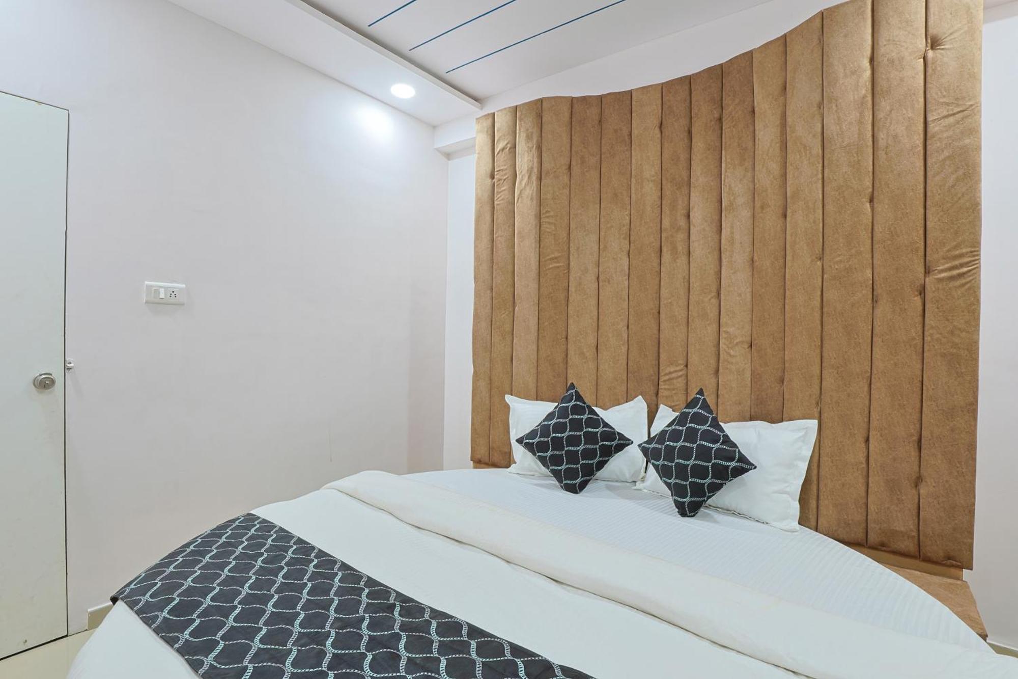 Hotel Monville Group Vadodara Luaran gambar